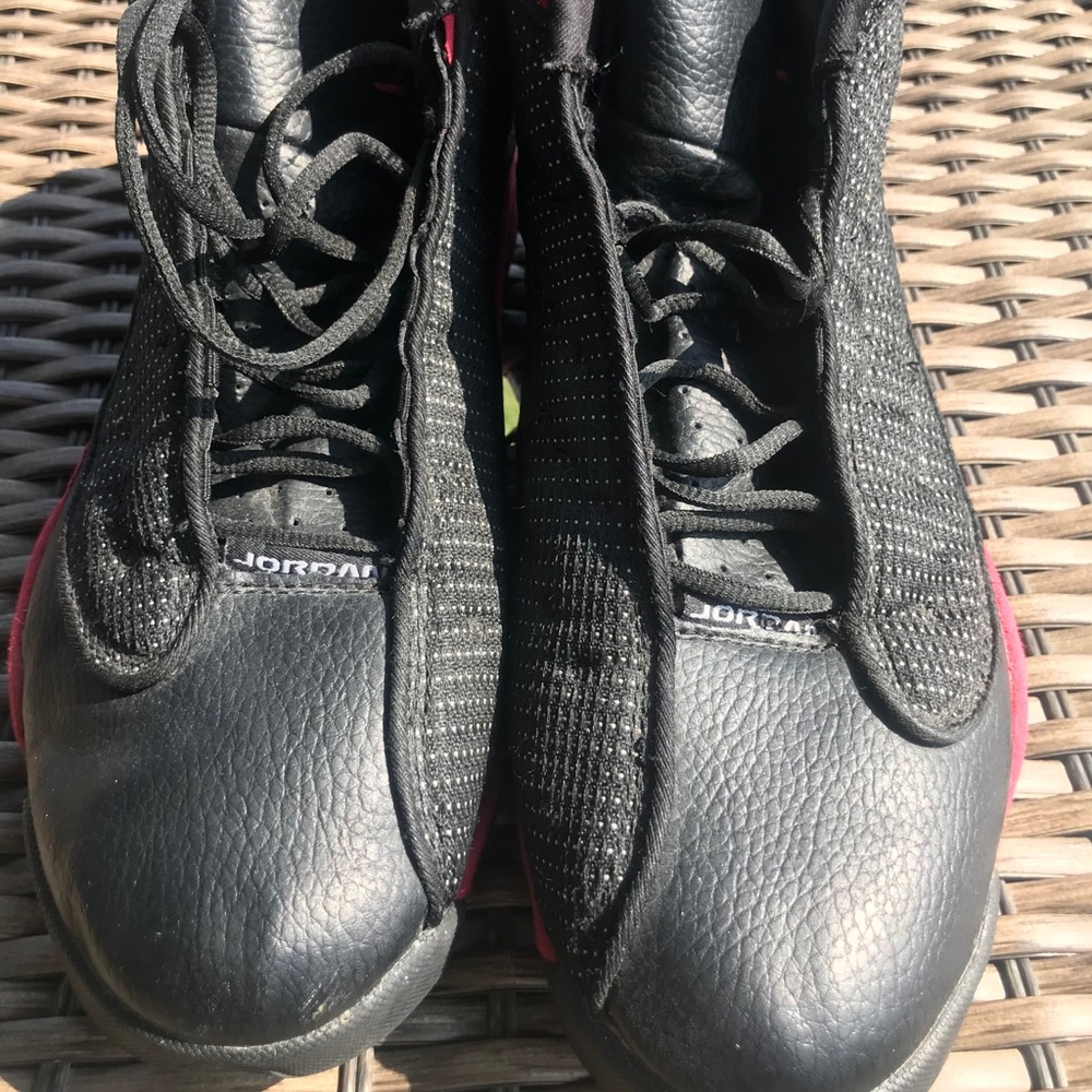 Sz 11 men’s athletic shoes NA black and red